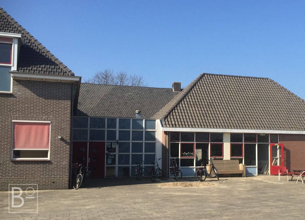 Situatie voor plaatsing overkapping bij BO